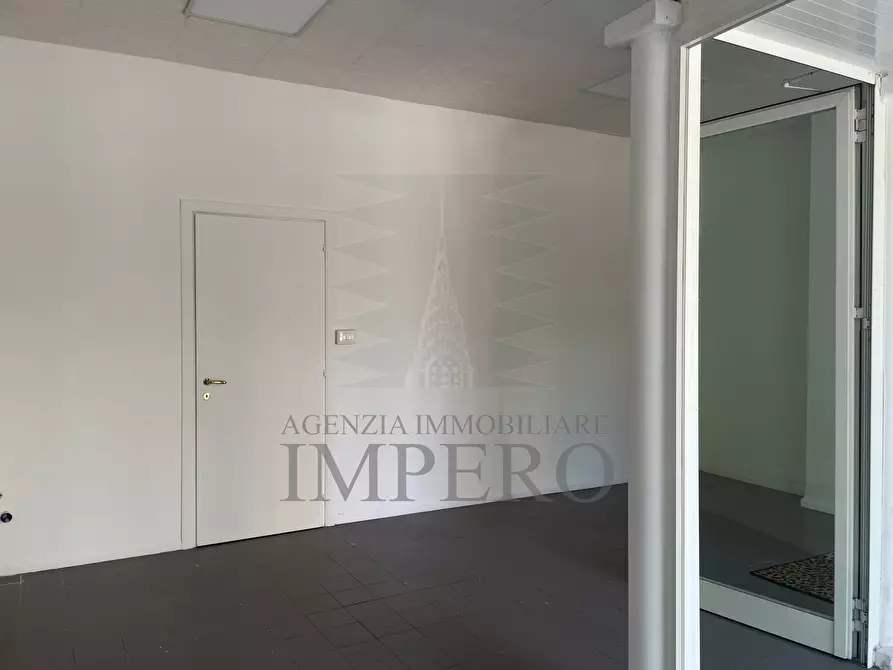 Immagine 6 di Attività commerciale in vendita  in Via Vittorio Emanuele II 93 a Bordighera