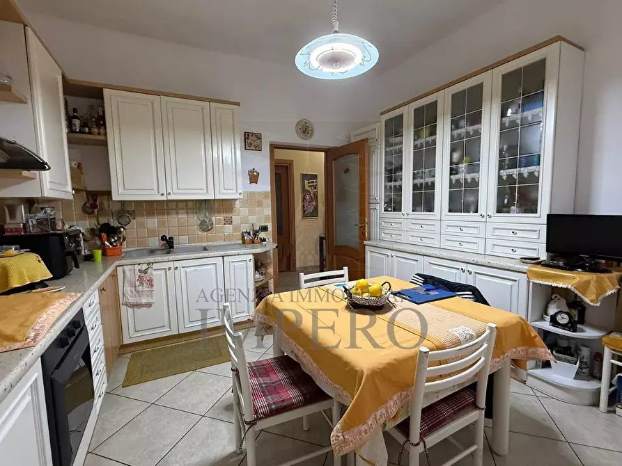 Immagine 3 di Quadrilocale in vendita  in Via Martiri della Liberta 9 a Ventimiglia