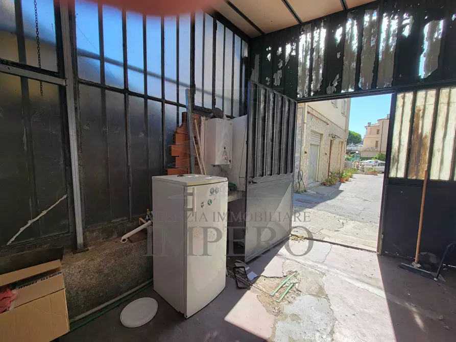 Immagine 24 di Magazzino in vendita  in Strada Statale 1 35 a Camporosso