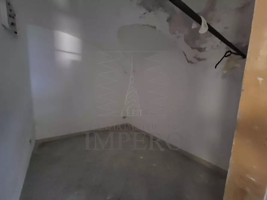 Immagine 34 di Magazzino in vendita  in Strada Statale 1 35 a Camporosso