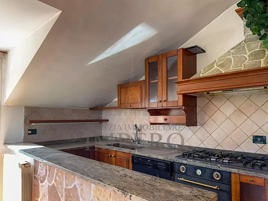 Immagine 7 di Pentalocale in vendita  in Località Gray 14 a Camporosso