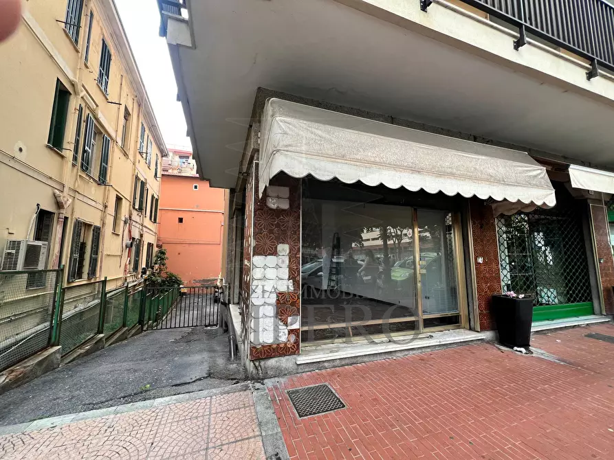 Immagine 1 di Locale commerciale in vendita  in Via Ernesto Chiappori 36 a Ventimiglia