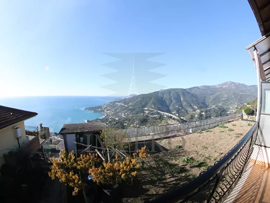 Immagine 1 di Villa in vendita  in Via Peidaigo 77 a Ventimiglia