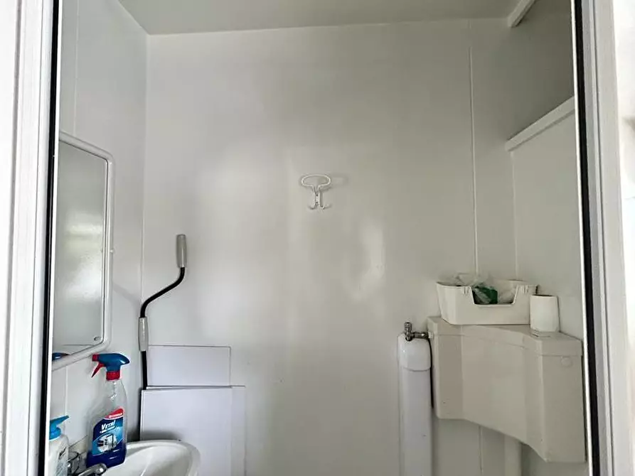 Immagine 9 di Locale commerciale in vendita  a Francavilla Al Mare