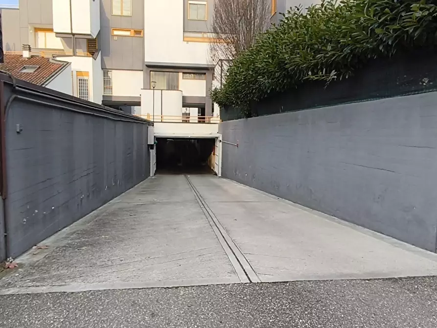 Immagine 8 di Garage in affitto  in Viale del Sagittario Traversa B 8 a Modena