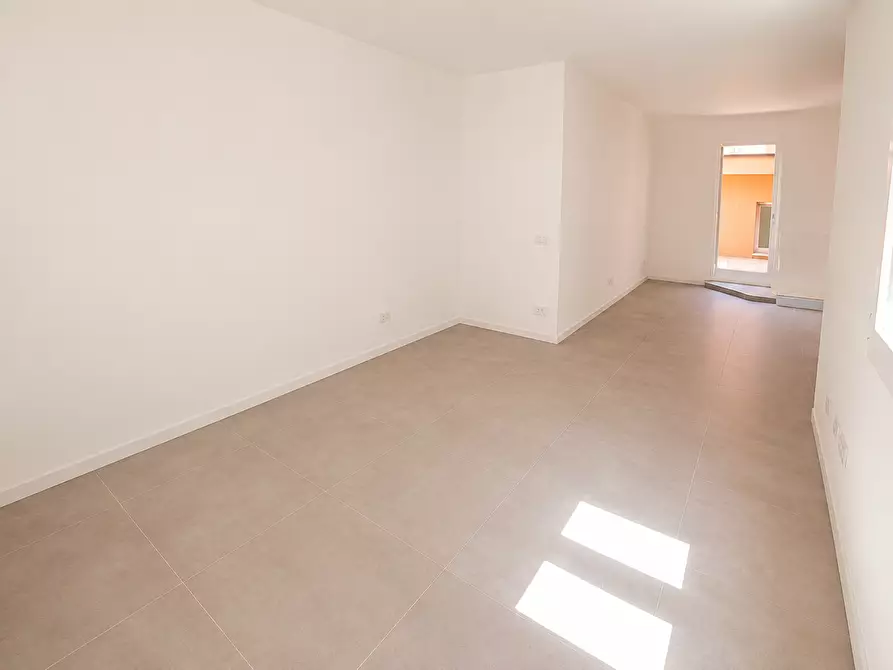 Immagine 12 di Loft/Open space in vendita  in Via Emilia Centro 227 a Modena