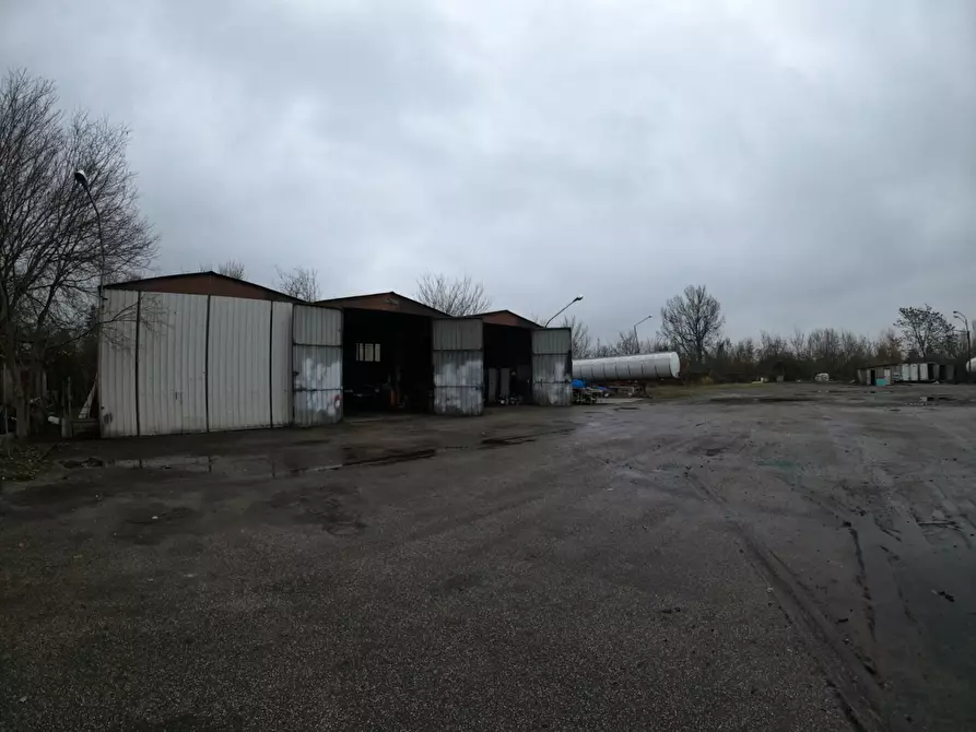 Immagine 10 di Laboratorio in vendita  in via fonte san geminiano 10 a Modena