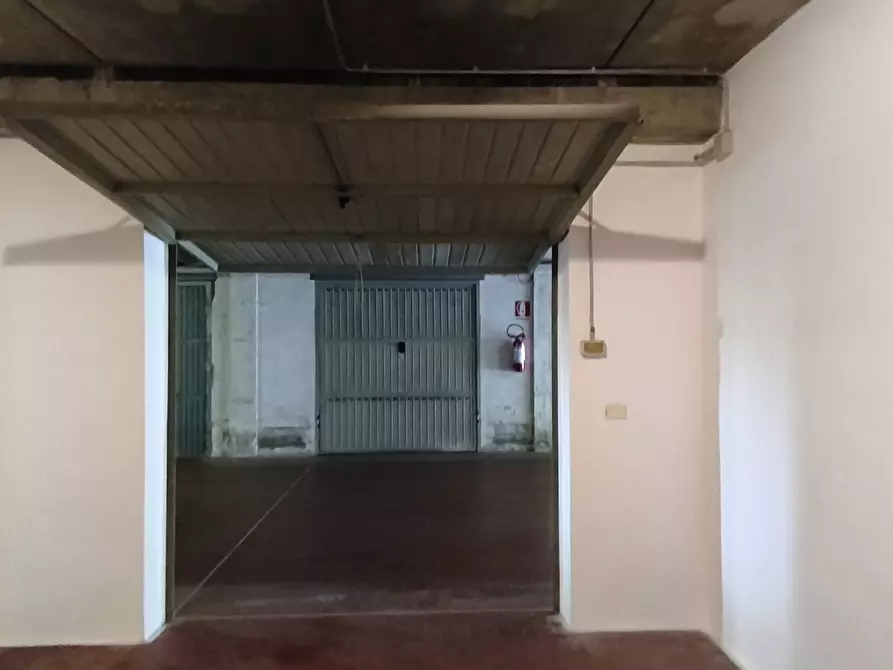 Immagine 8 di Garage in vendita  in Via Santi Venceslao 26 a Modena