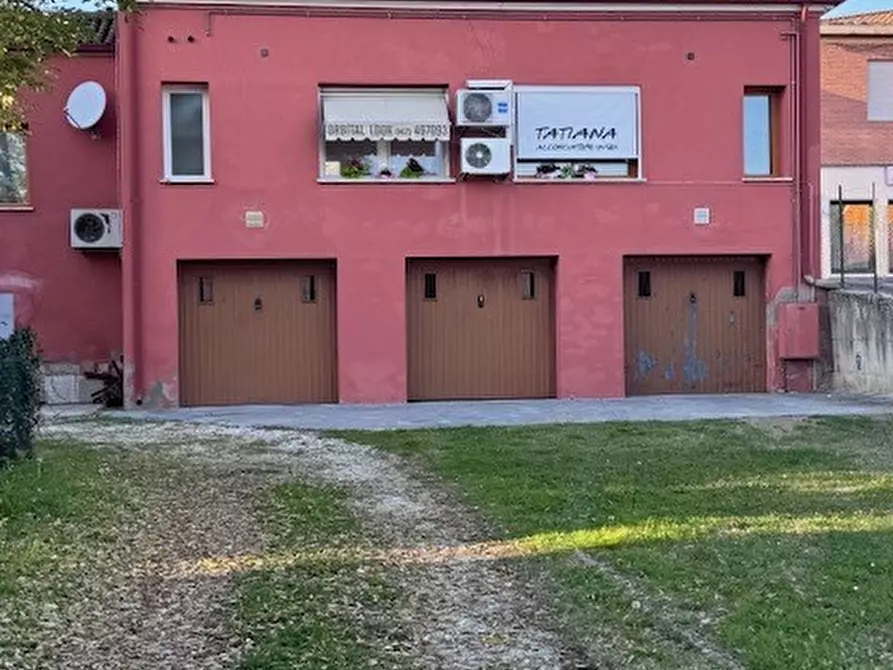 Immagine 4 di Garage in vendita  a Costa Di Rovigo