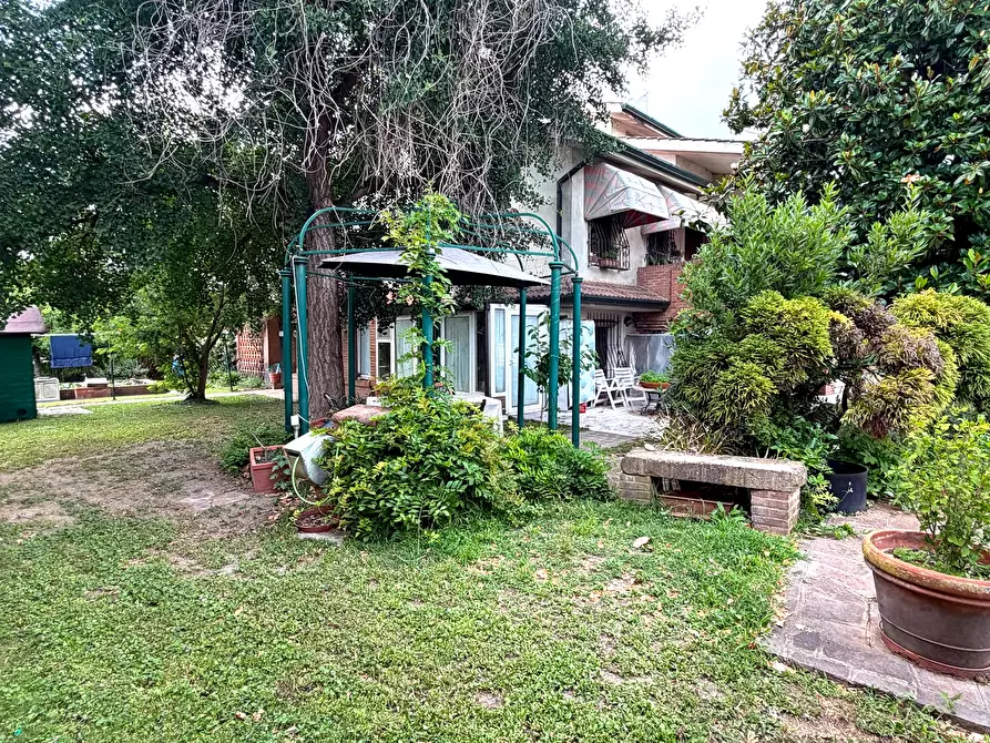 Immagine 2 di Casa indipendente in vendita  a Rovigo
