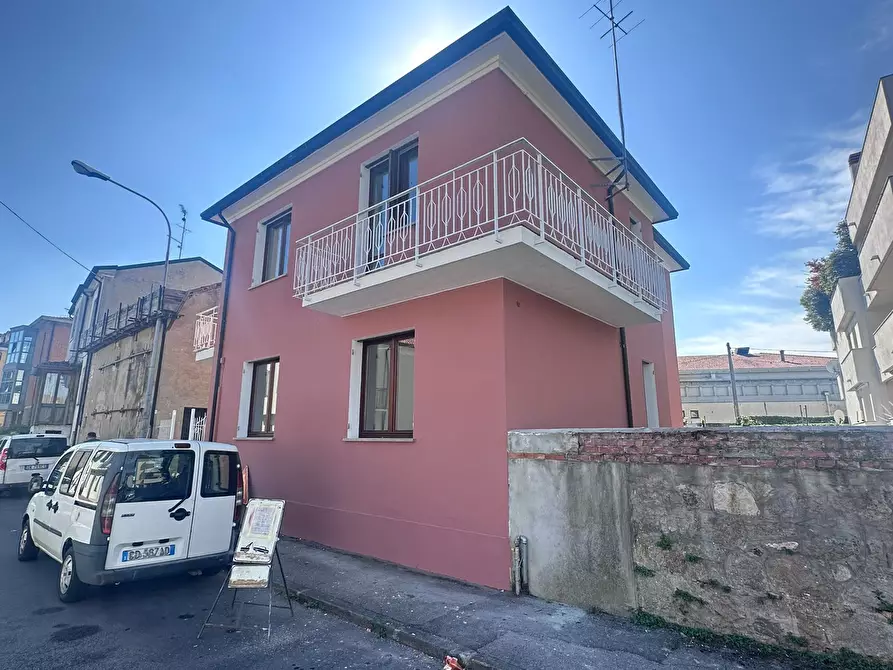 Immagine 5 di Stanza singola in affitto  a Rovigo