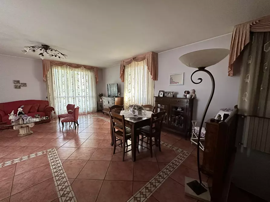Immagine 2 di Villa in vendita  in Viale dei Mille a Rovigo