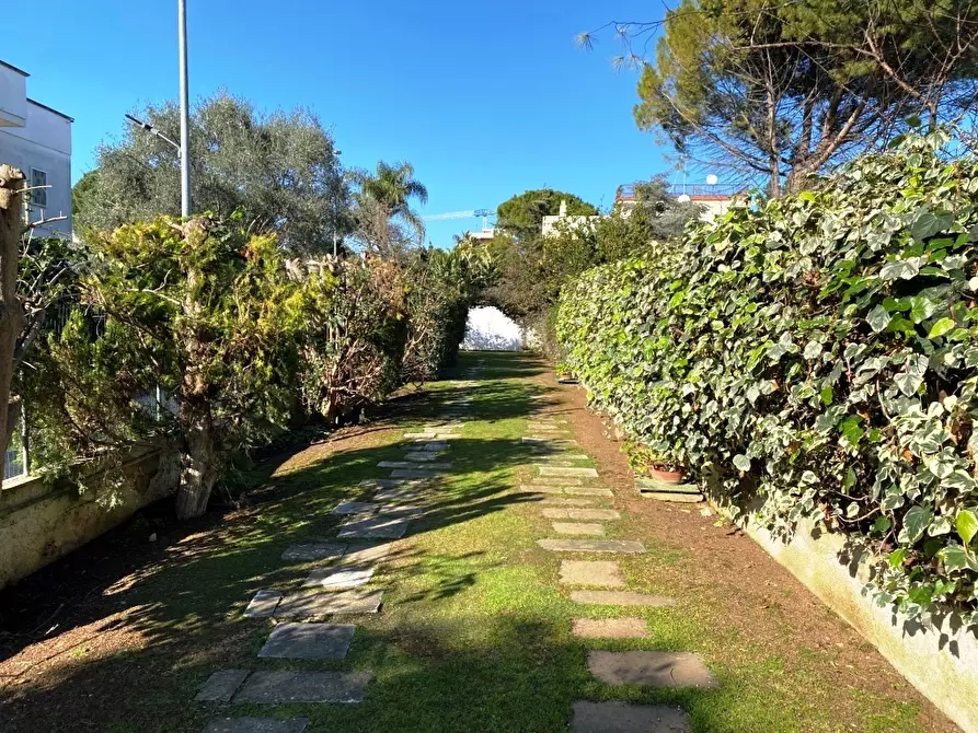 Immagine 3 di Villa in vendita  in Corso Alcide de Gasperi 376 a Bari