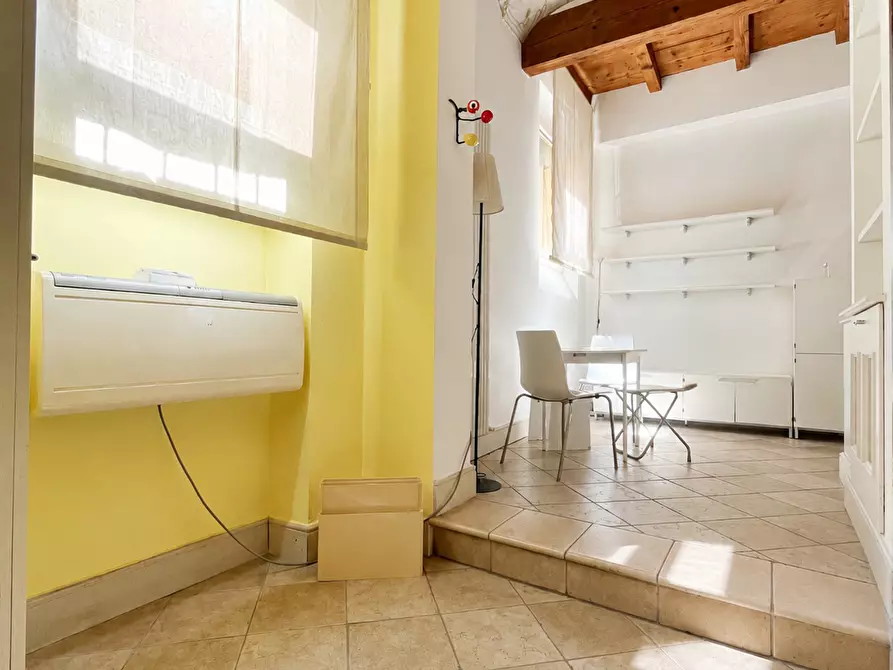 Immagine 3 di Loft/Open space in affitto  a Bologna