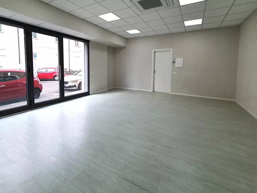 Immagine 1 di Locale commerciale in vendita  in TRAV. VIA MILANO a Brescia