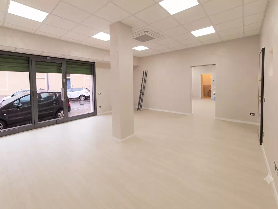 Immagine 3 di Ufficio in vendita  in ZONA VIA MILANO a Brescia