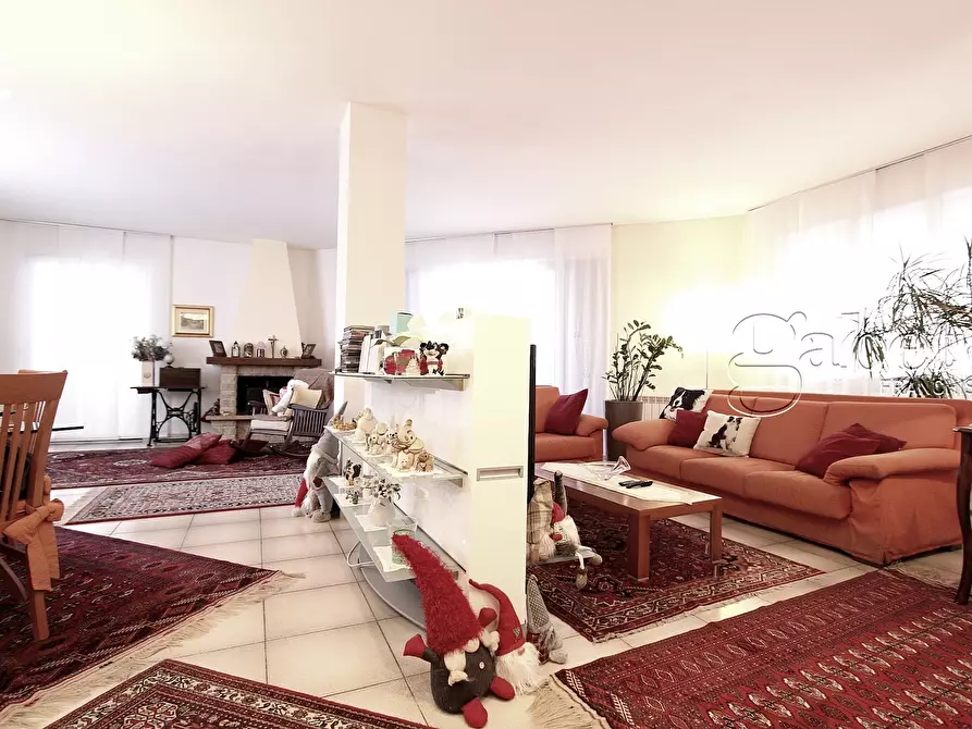 Immagine 8 di Villa in vendita  a Parabiago