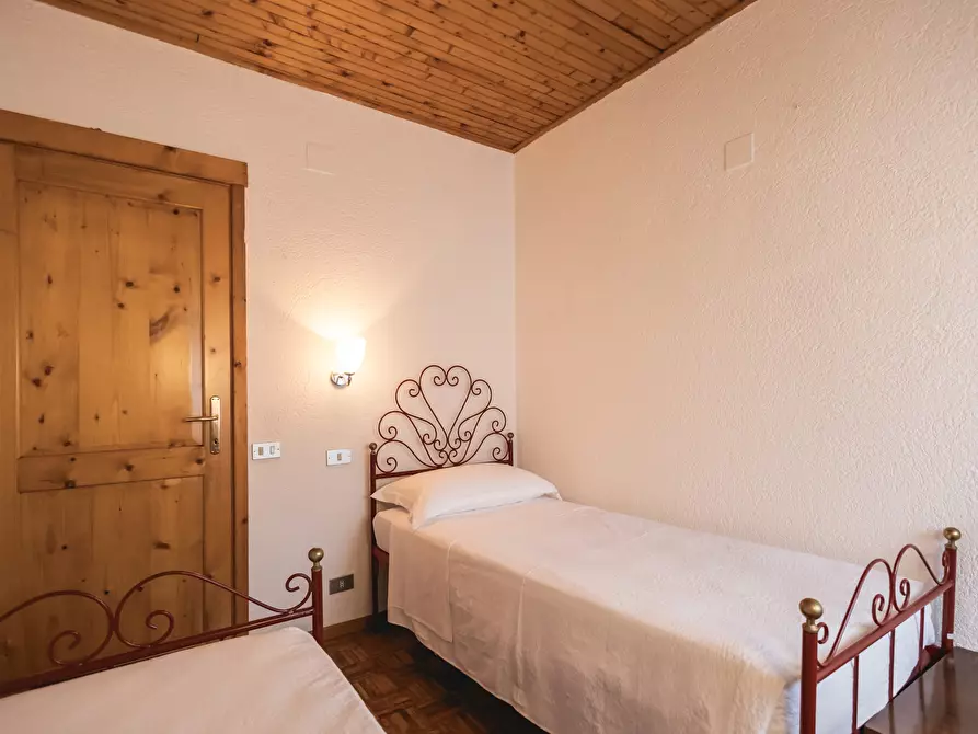 Immagine 29 di Villa in vendita  in Strada Provinciale 6 56 a Montecopiolo