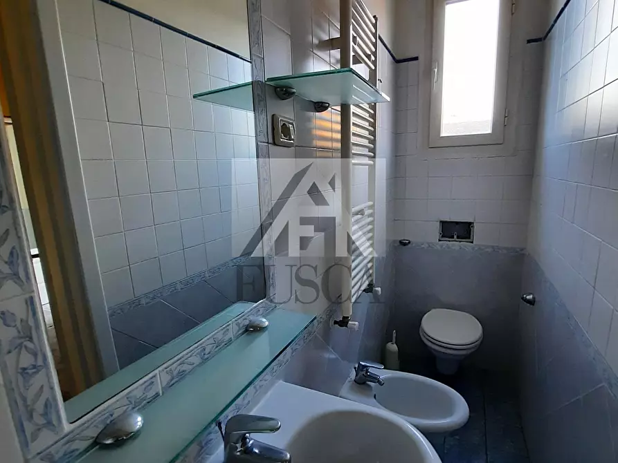 Immagine 35 di Palazzo in vendita  in via carrara 23 a Viareggio