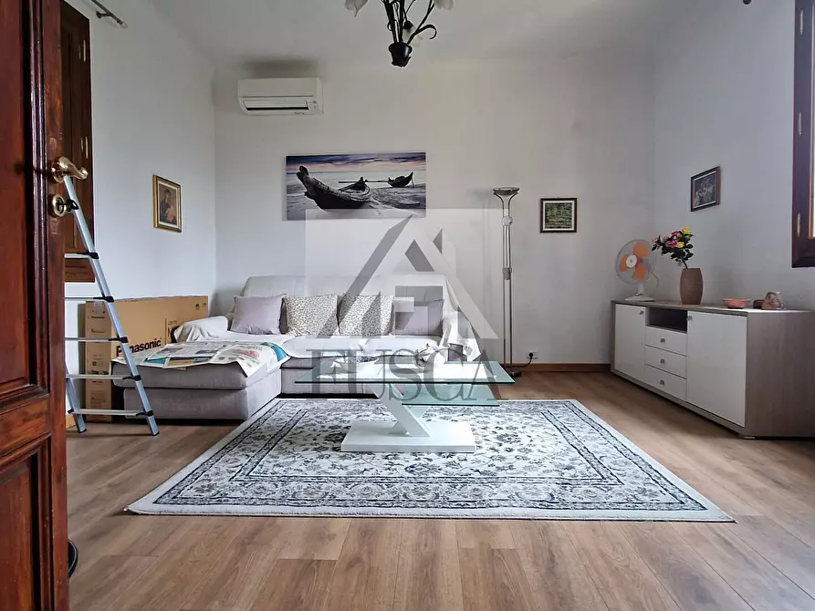 Immagine 1 di Casa indipendente in vendita  a Lucca