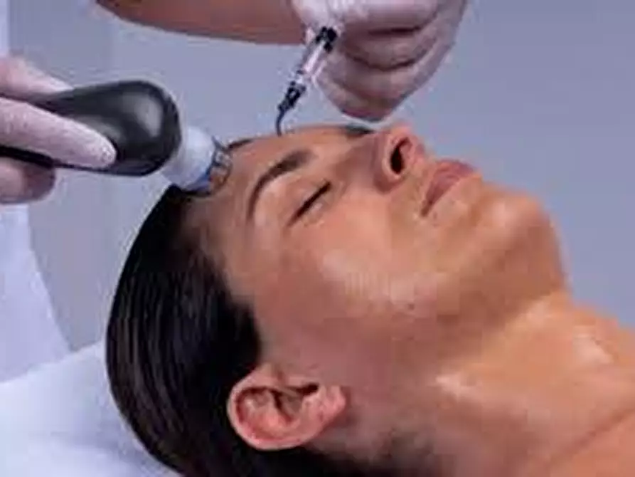 Immagine 2 di Attività commerciale in vendita  in Via Augusto Passaglia a Lucca