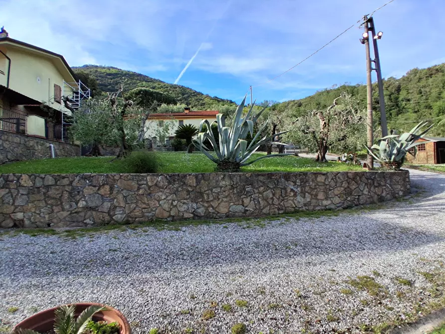 Immagine 16 di Villa in vendita  in via vecchia i a Lucca