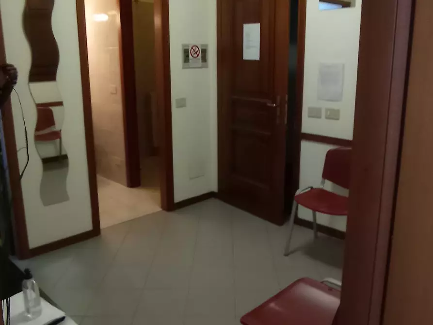 Immagine 12 di Ufficio in affitto  in Viale Puccini a Lucca