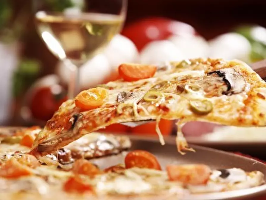 Immagine 10 di Bar / Ristorante in vendita  in vai santa croce a Lucca