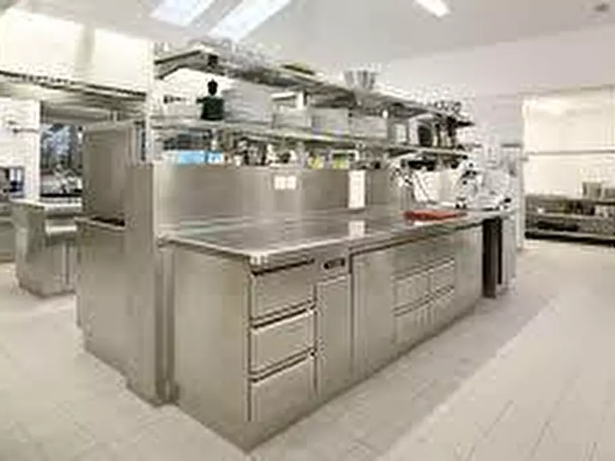 Immagine 2 di Bar / Ristorante in vendita  in Viale Castruccio Castracani a Lucca