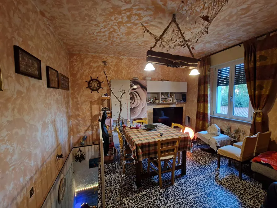 Immagine 1 di Pentalocale in vendita  in Via Fregionaia a Lucca