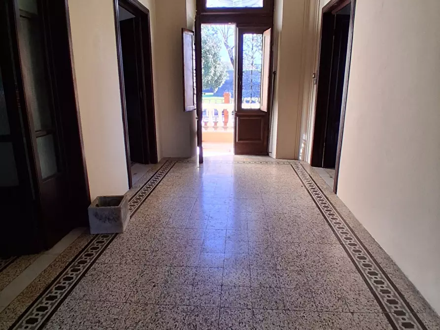 Immagine 2 di Ufficio in affitto  in Via C. Angeloni a Lucca