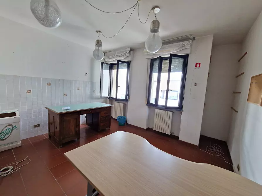 Immagine 12 di Ufficio in vendita  in alighieri a Lucca