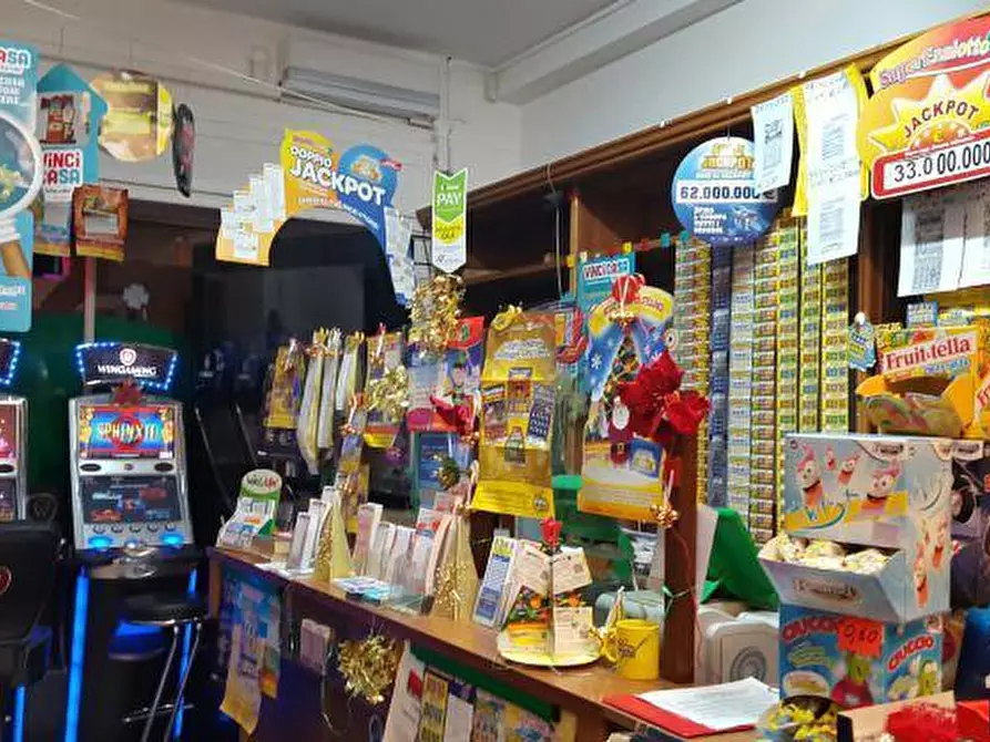 Immagine 2 di Attività commerciale in vendita  in Via Fillungo a Lucca