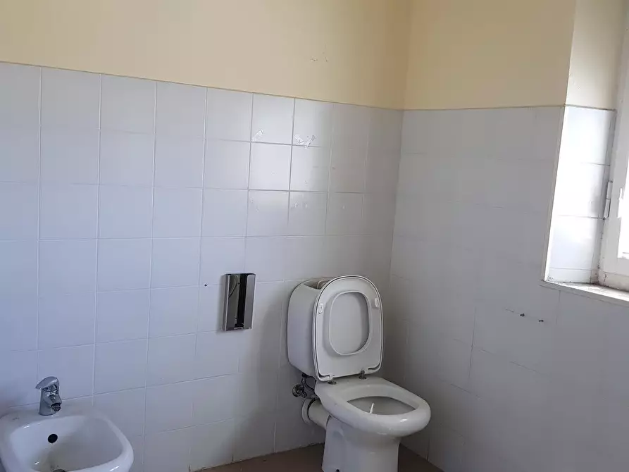 Immagine 5 di Ufficio in affitto  in Via Angeloni Carlo 81 a Lucca