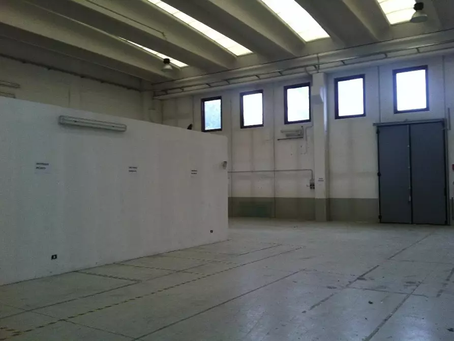 Immagine 10 di Attività artigianale in vendita  in Via del Marginone a Lucca