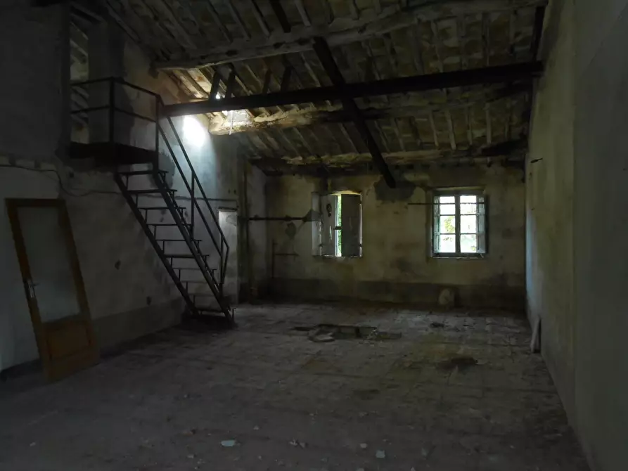 Immagine 25 di Rustico / casale in vendita  in via della pieve a Capannori
