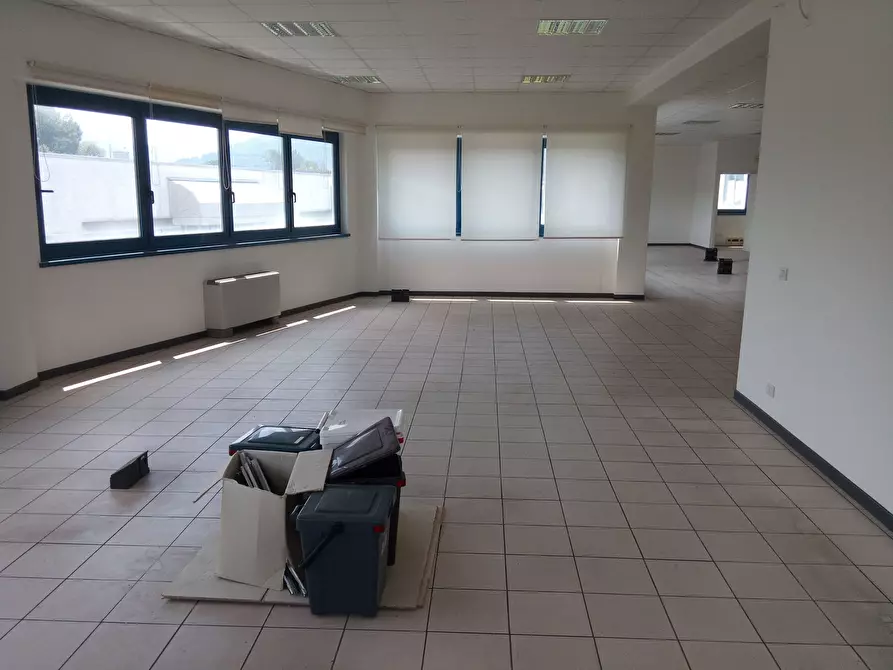 Immagine 15 di Ufficio in vendita  in Via Vecchi Pardini a Lucca