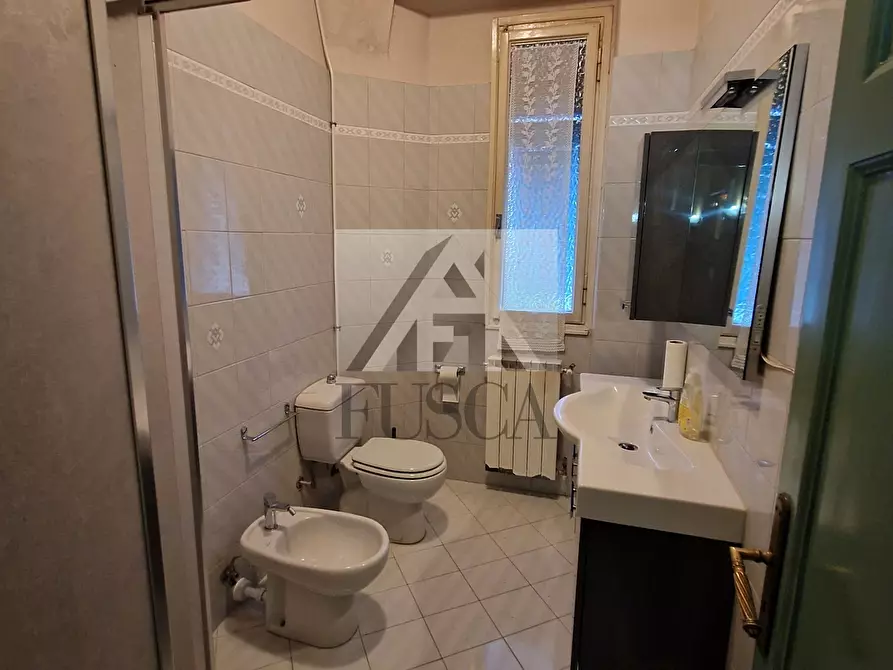 Immagine 17 di Quadrilocale in vendita  in Via di Salicchi a Lucca