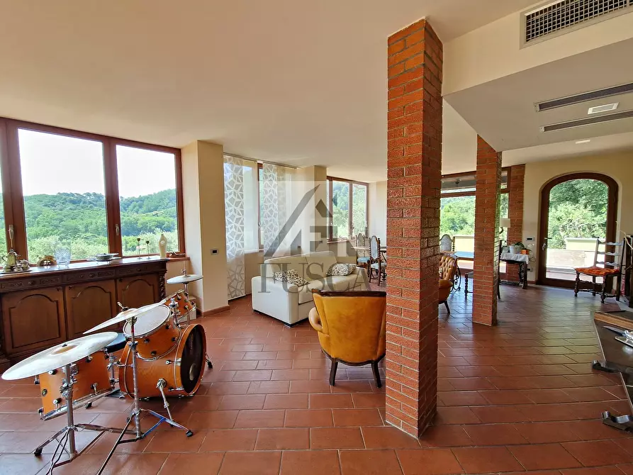 Immagine 48 di Villa in vendita  in via vecchia i a Lucca