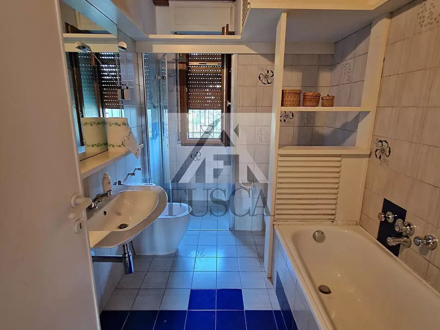 Immagine 9 di Bilocale in vendita  in Viale G. Puccini 433 a Lucca