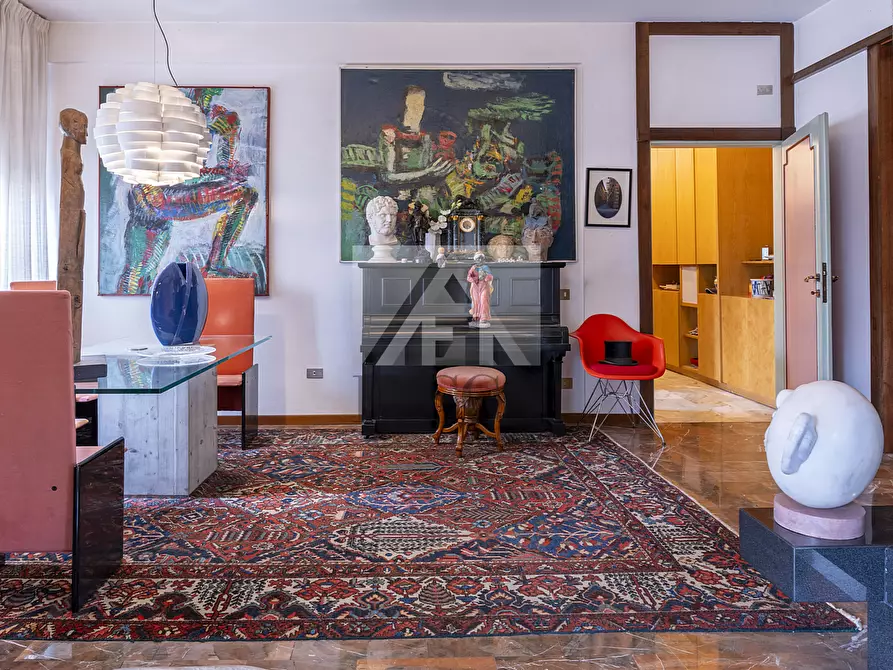 Immagine 2 di Pentalocale in vendita  in Via Pisana a Lucca