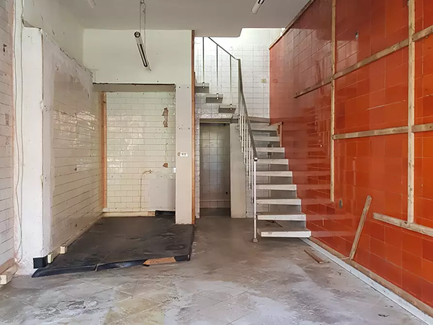 Immagine 3 di Capannone industriale in vendita  in Via Sarzanese 457 a Lucca