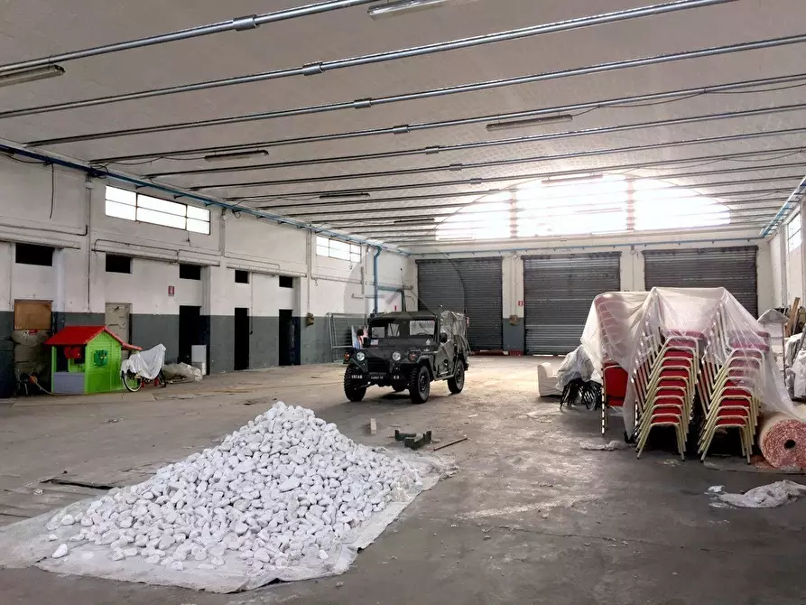 Immagine 4 di Attività artigianale in vendita  in Via del Marginone a Lucca