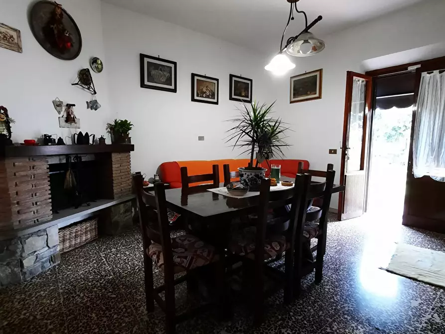 Immagine 4 di Villa in vendita  in bollori a Lucca