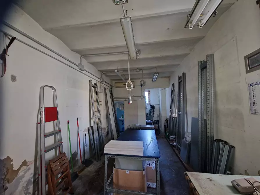 Immagine 12 di Capannone industriale in affitto  in Viale G. Puccini a Lucca