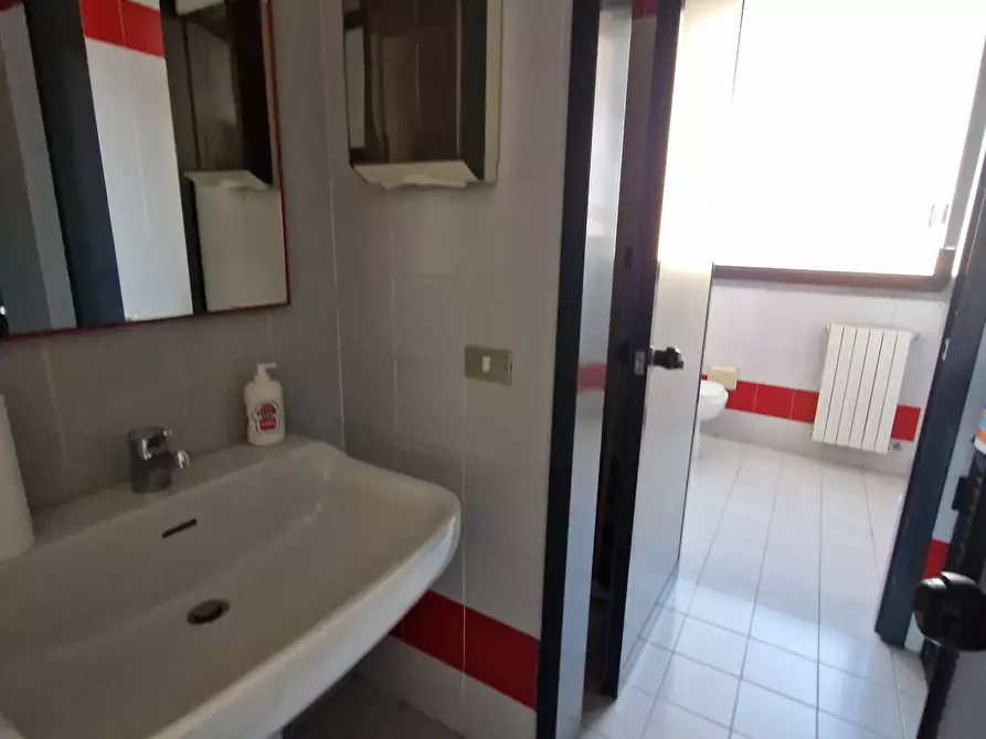 Immagine 6 di Ufficio in vendita  in Via Don Giovanni Minzoni 64 a Lucca