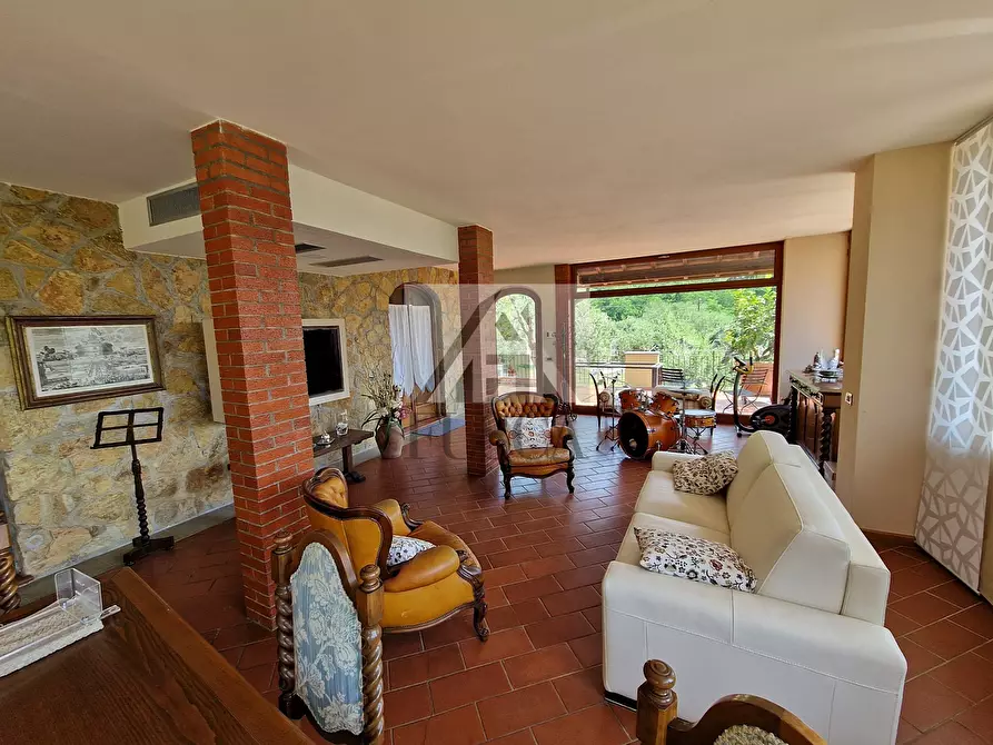 Immagine 46 di Villa in vendita  in via vecchia i a Lucca