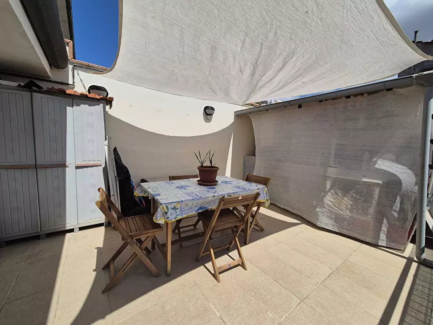 Immagine 1 di Casa semindipendente in vendita  a Viareggio