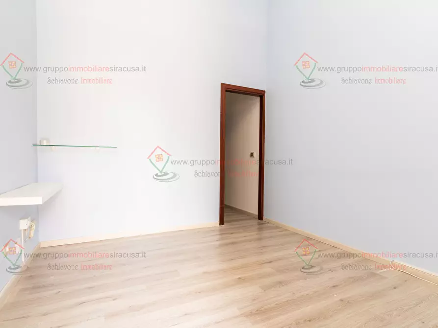 Immagine 4 di Locale commerciale in vendita  a Siracusa