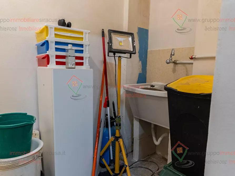 Immagine 5 di Garage in vendita  a Siracusa